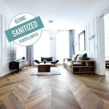 Luxury Apartment By Hi5 - Szervita Suite Budapeste Exterior foto