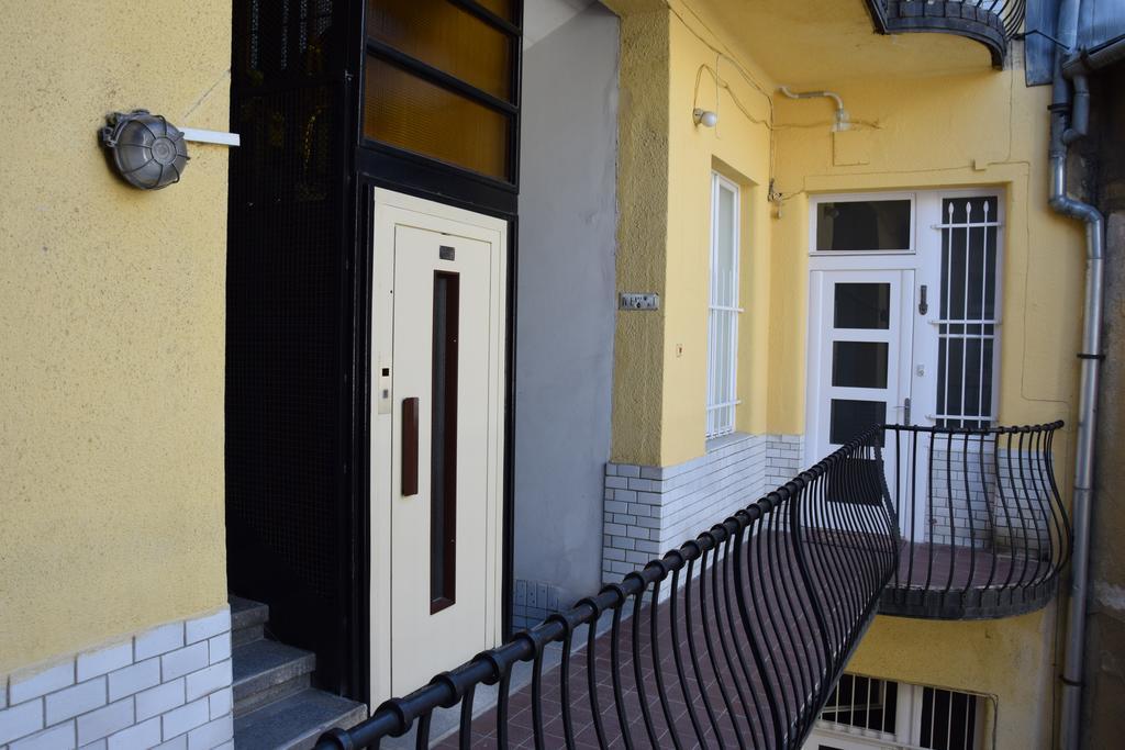 Luxury Apartment By Hi5 - Szervita Suite Budapeste Exterior foto