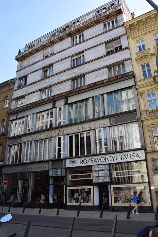 Luxury Apartment By Hi5 - Szervita Suite Budapeste Exterior foto