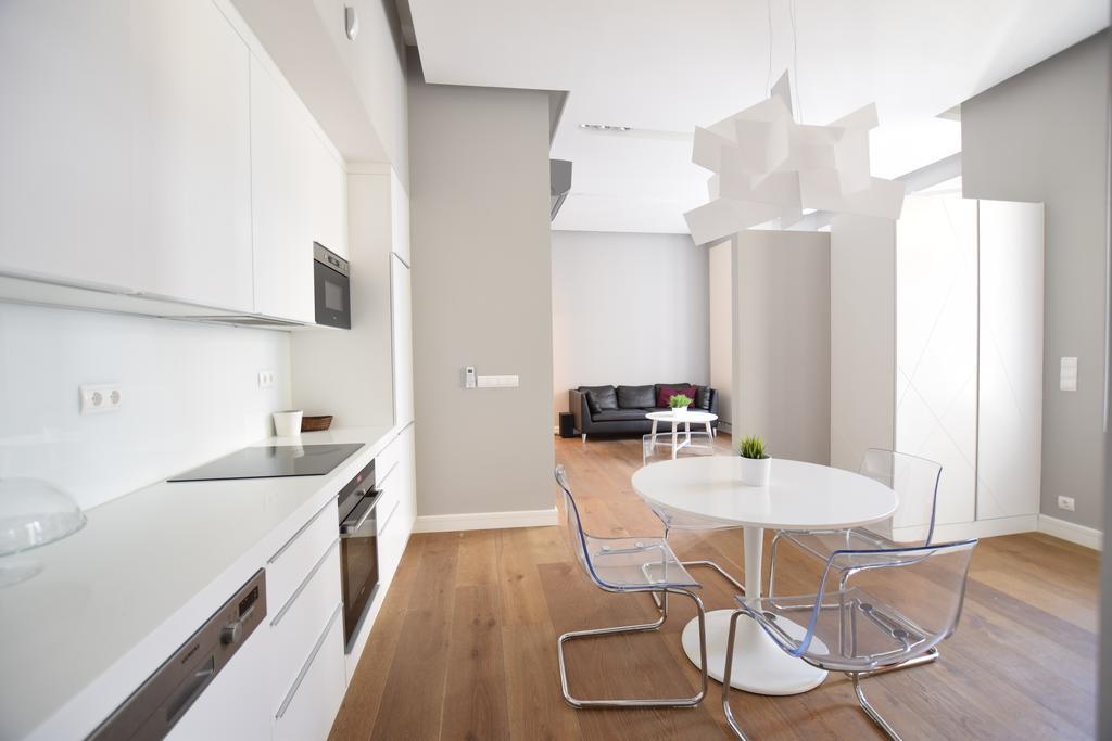Luxury Apartment By Hi5 - Szervita Suite Budapeste Exterior foto