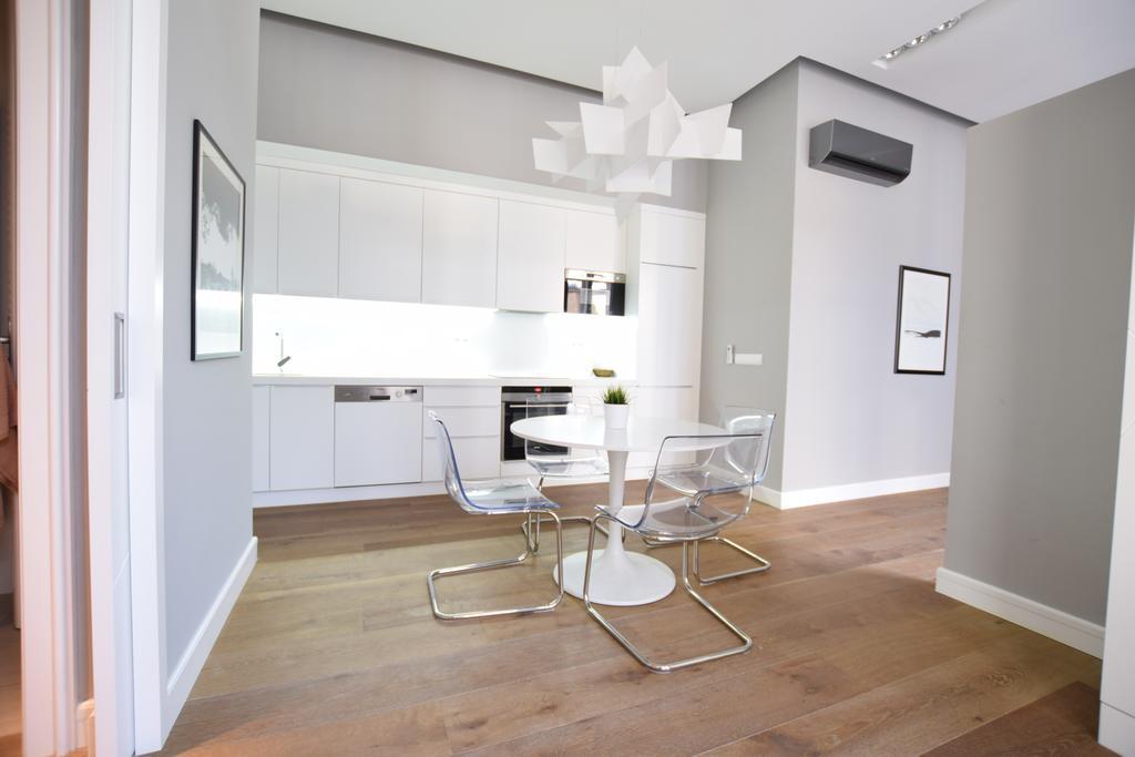 Luxury Apartment By Hi5 - Szervita Suite Budapeste Exterior foto