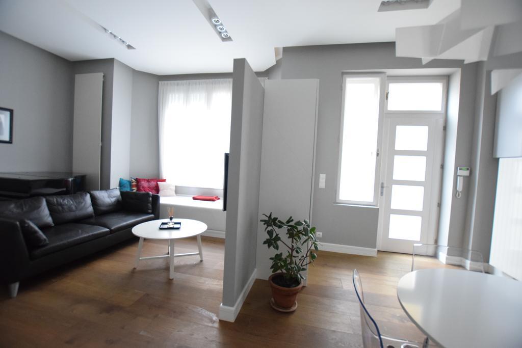 Luxury Apartment By Hi5 - Szervita Suite Budapeste Exterior foto