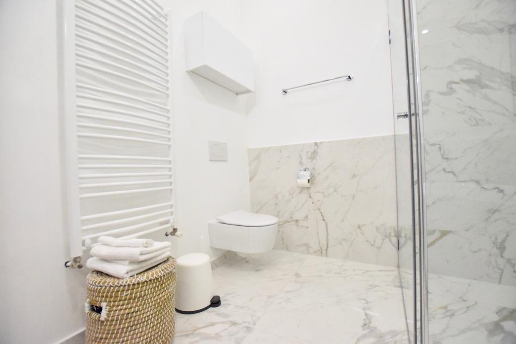 Luxury Apartment By Hi5 - Szervita Suite Budapeste Exterior foto