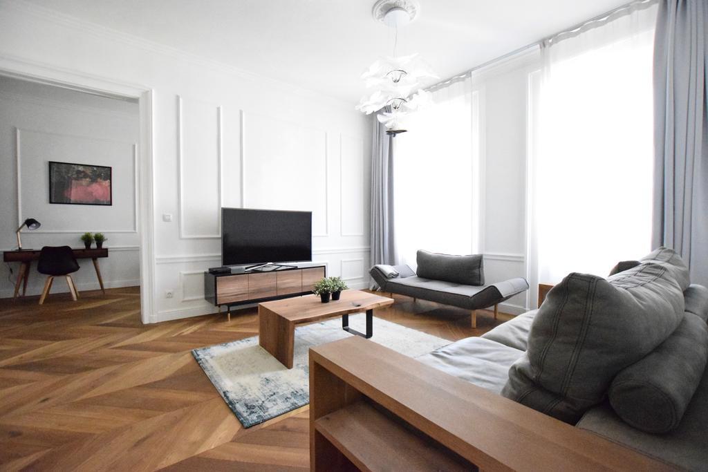 Luxury Apartment By Hi5 - Szervita Suite Budapeste Exterior foto