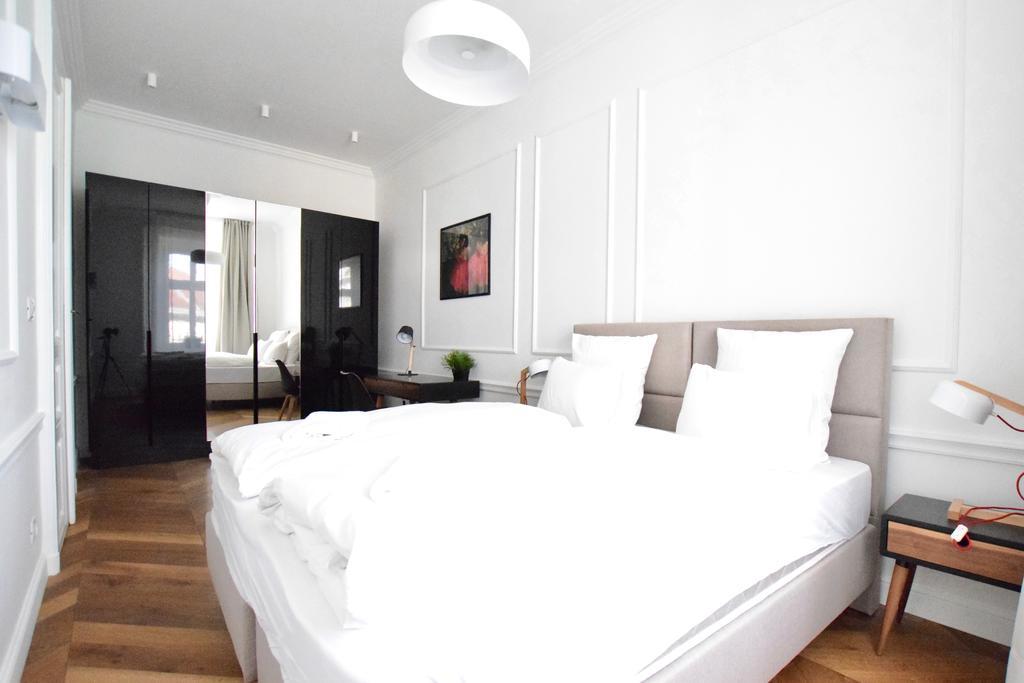 Luxury Apartment By Hi5 - Szervita Suite Budapeste Exterior foto