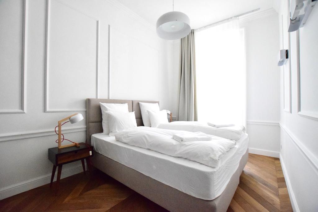 Luxury Apartment By Hi5 - Szervita Suite Budapeste Exterior foto