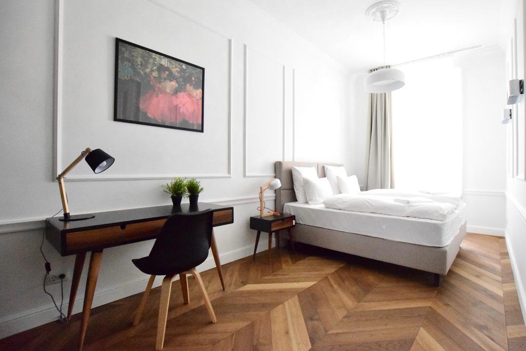 Luxury Apartment By Hi5 - Szervita Suite Budapeste Exterior foto