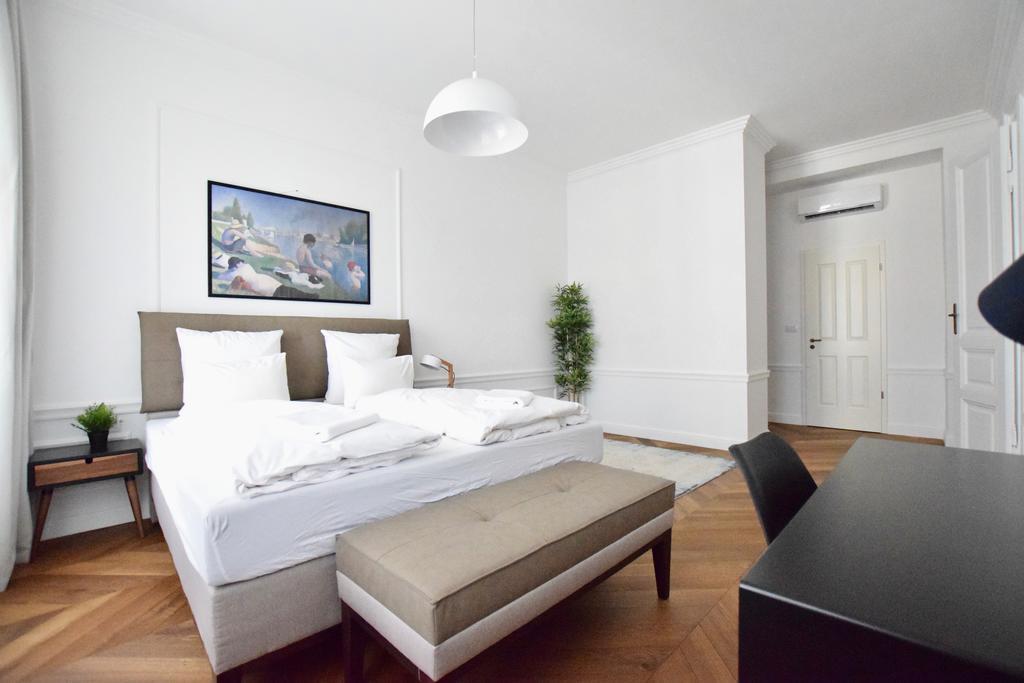 Luxury Apartment By Hi5 - Szervita Suite Budapeste Exterior foto