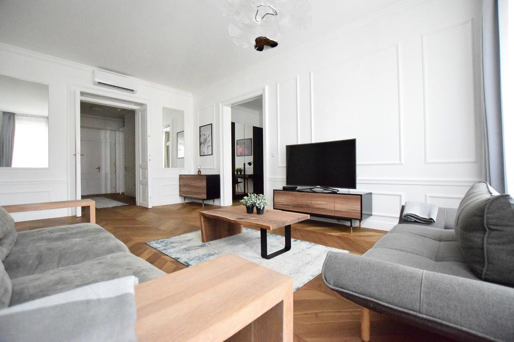 Luxury Apartment By Hi5 - Szervita Suite Budapeste Exterior foto