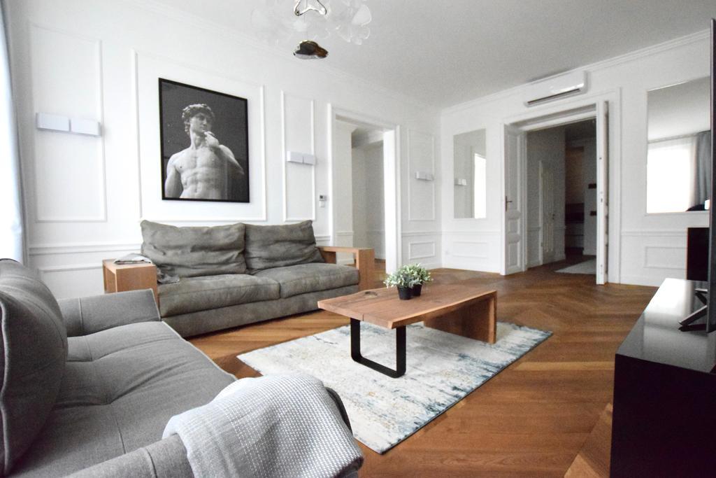 Luxury Apartment By Hi5 - Szervita Suite Budapeste Exterior foto