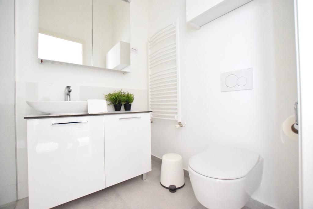 Luxury Apartment By Hi5 - Szervita Suite Budapeste Exterior foto