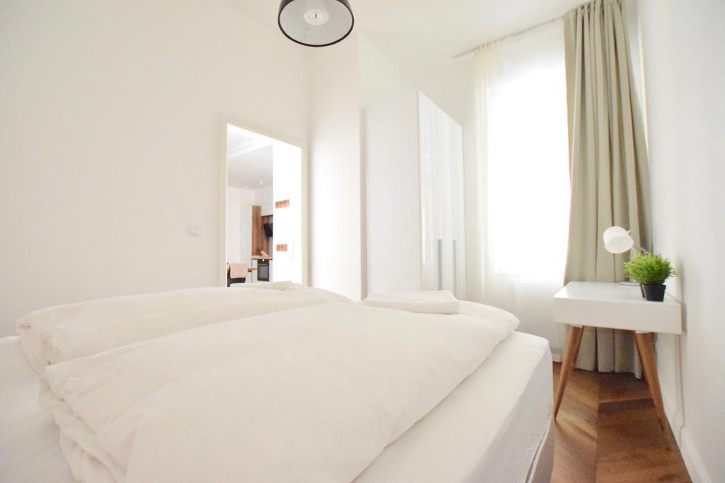Luxury Apartment By Hi5 - Szervita Suite Budapeste Exterior foto